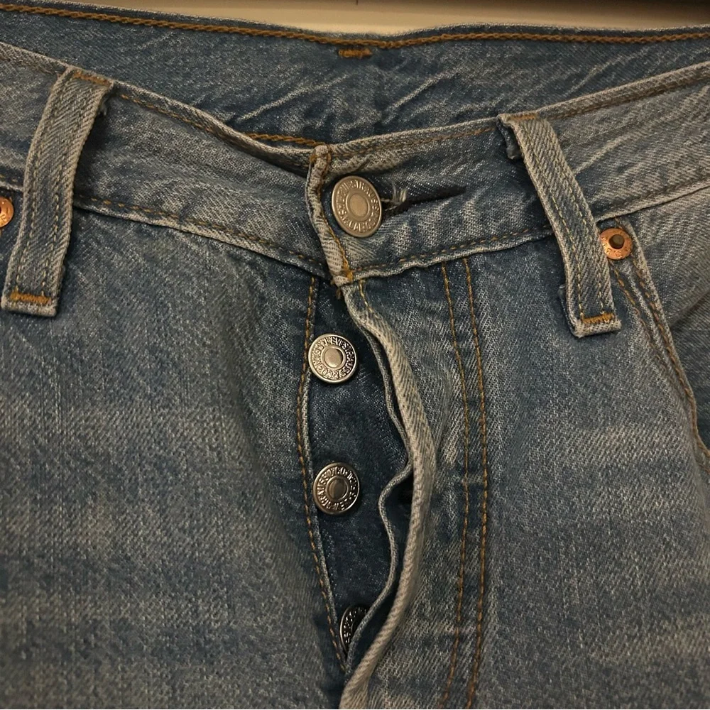 Levi's 501 Jeans Slim Taper Denim Distressed Blue Men's 30 W 28 L 100% Cotton